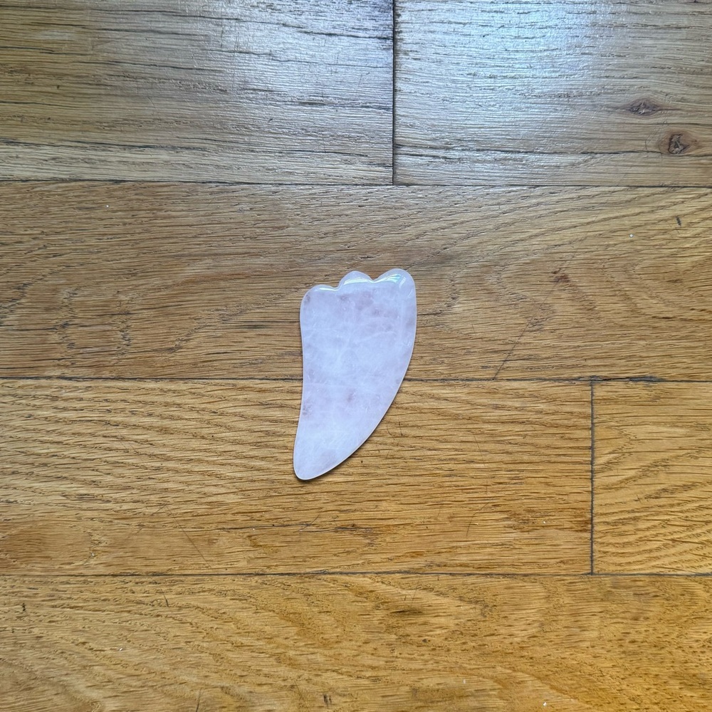 NWOT rose quartz gua sha (O/S)